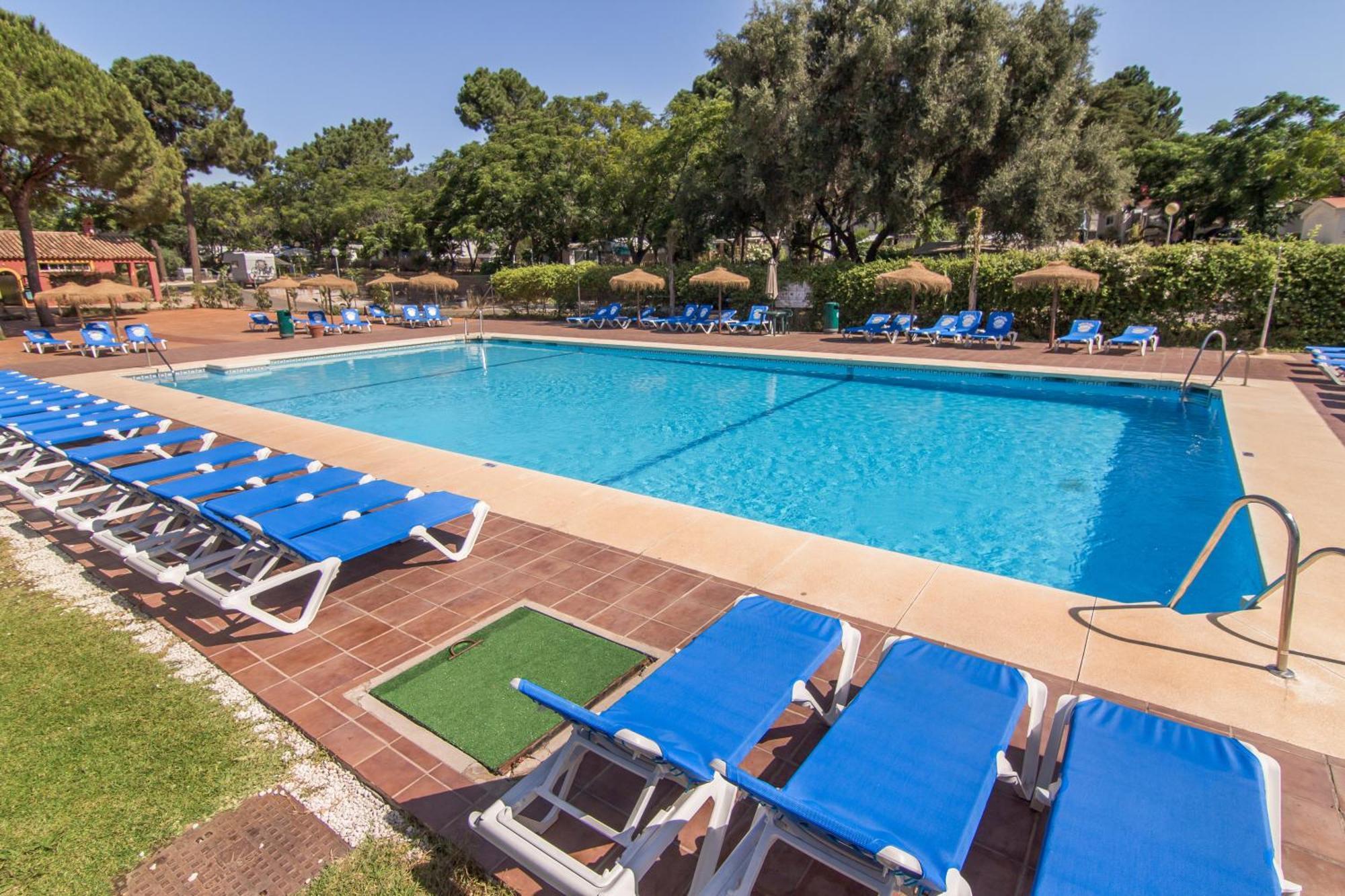 Complejo Turistico & Camping Cabopino Марбеля Екстериор снимка